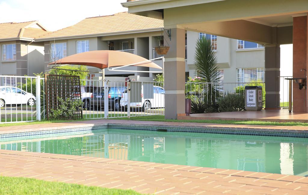 African Eagle Apartments Witfield Ruang foto