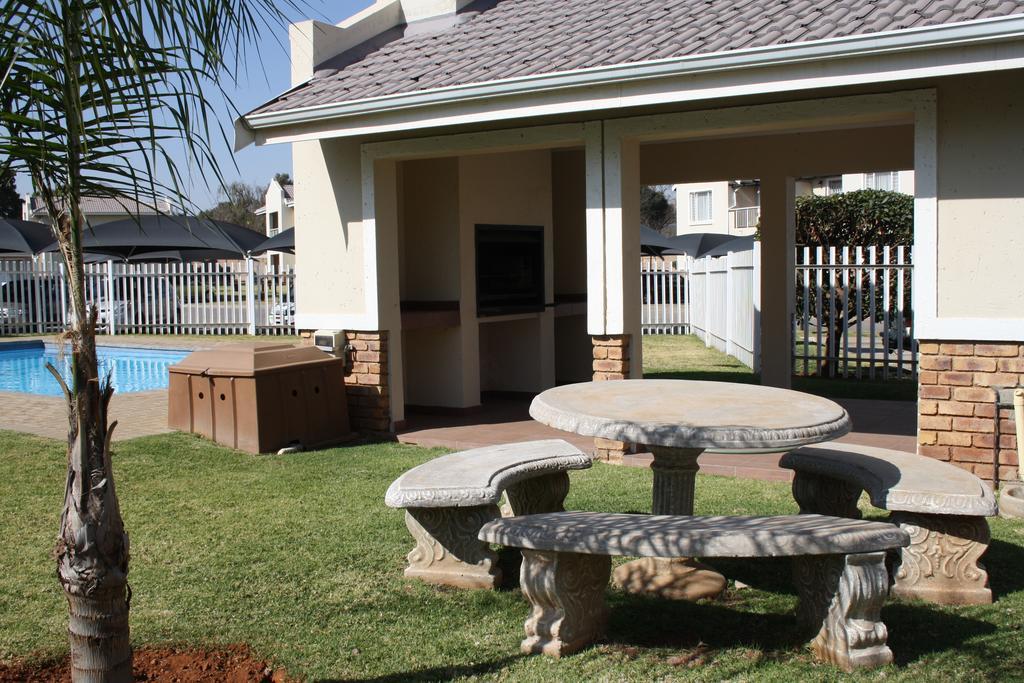 African Eagle Apartments Witfield Bagian luar foto