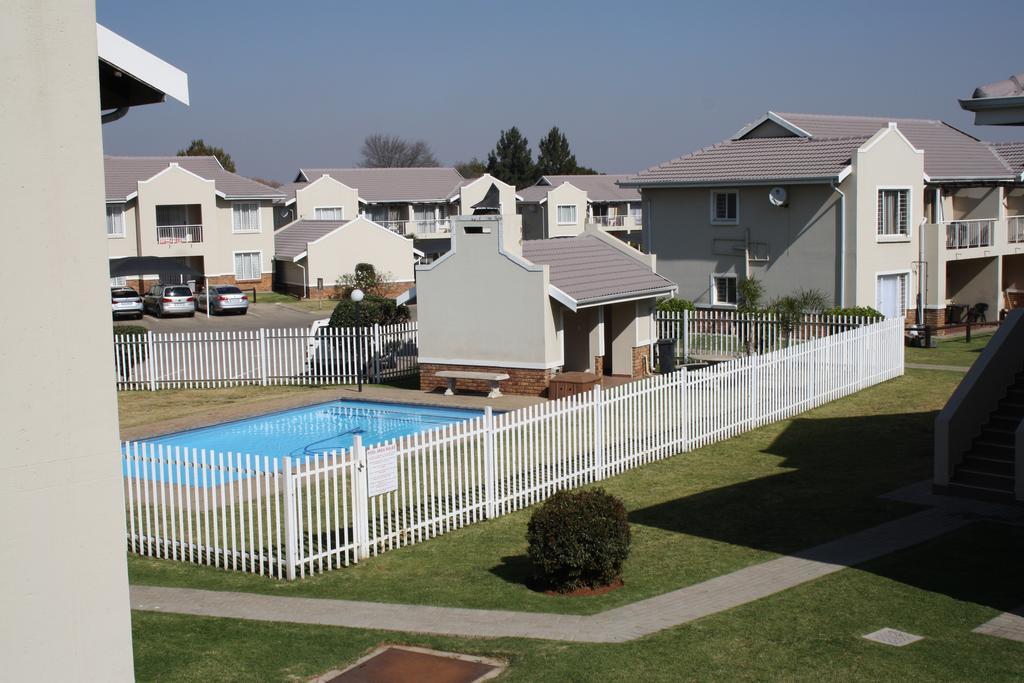 African Eagle Apartments Witfield Bagian luar foto