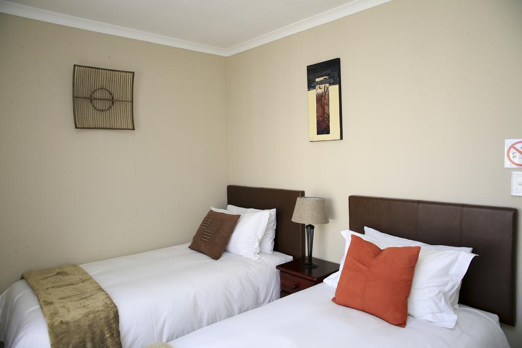 African Eagle Apartments Witfield Bagian luar foto