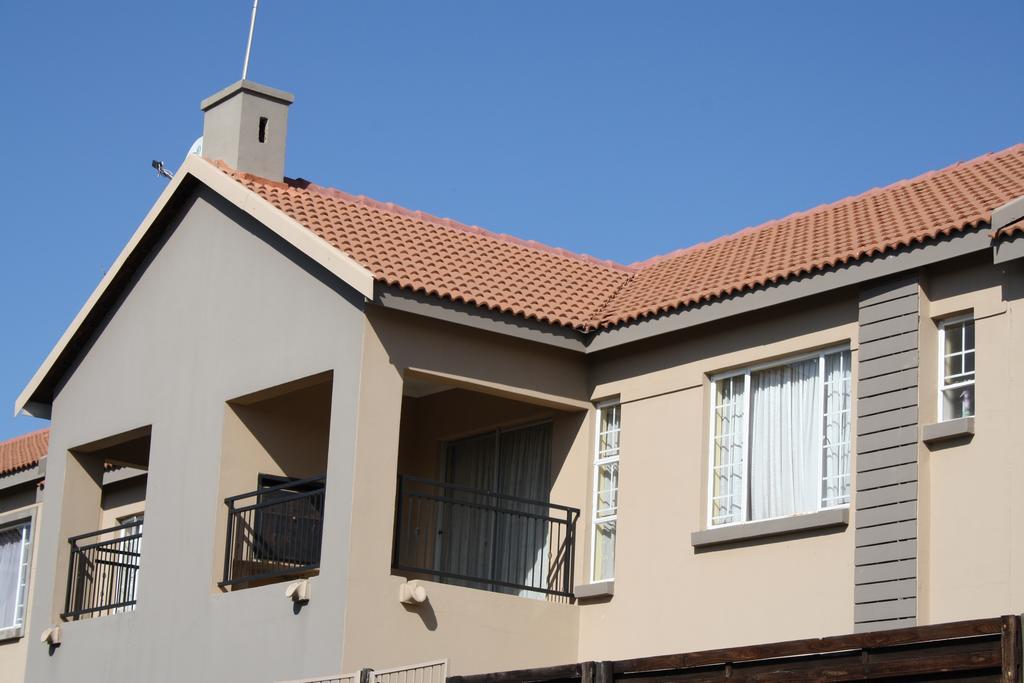 African Eagle Apartments Witfield Bagian luar foto